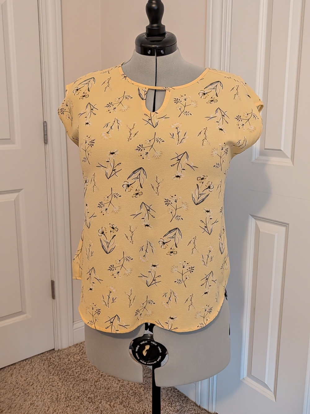 Maurices Yellow Floral Keyhole Top